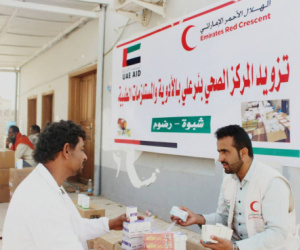 الهلال الأحمر الإماراتي يقدم أدوية ومستلزمات طبية لمركز بئر علي الصحي برضوم في محافظة شبوة اليمنية